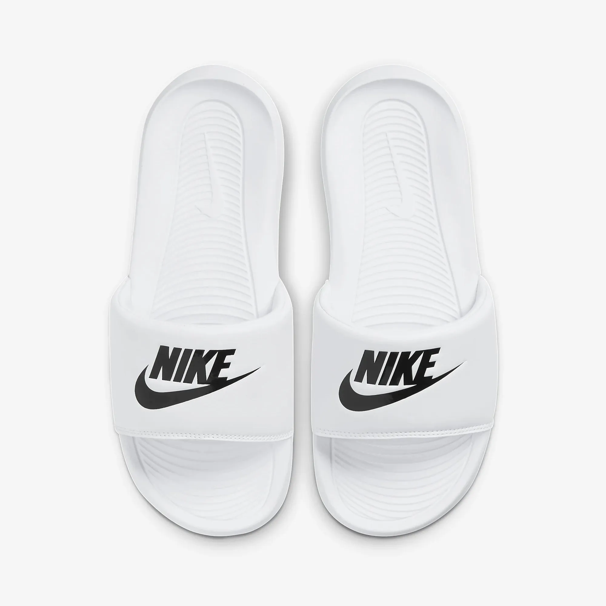 Nike | WMN'S VICTORI ONE  { WHITE