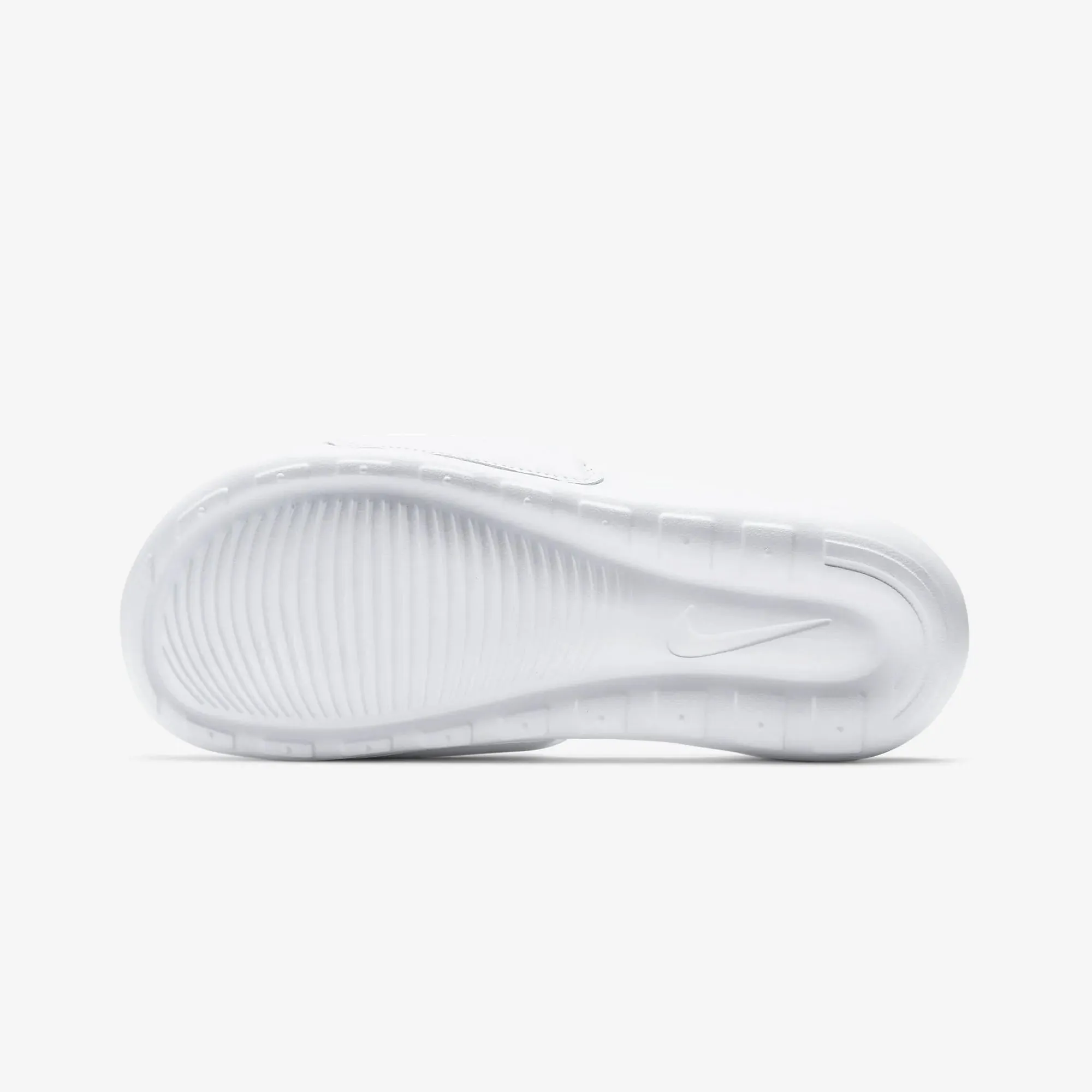 Nike | WMN'S VICTORI ONE  { WHITE
