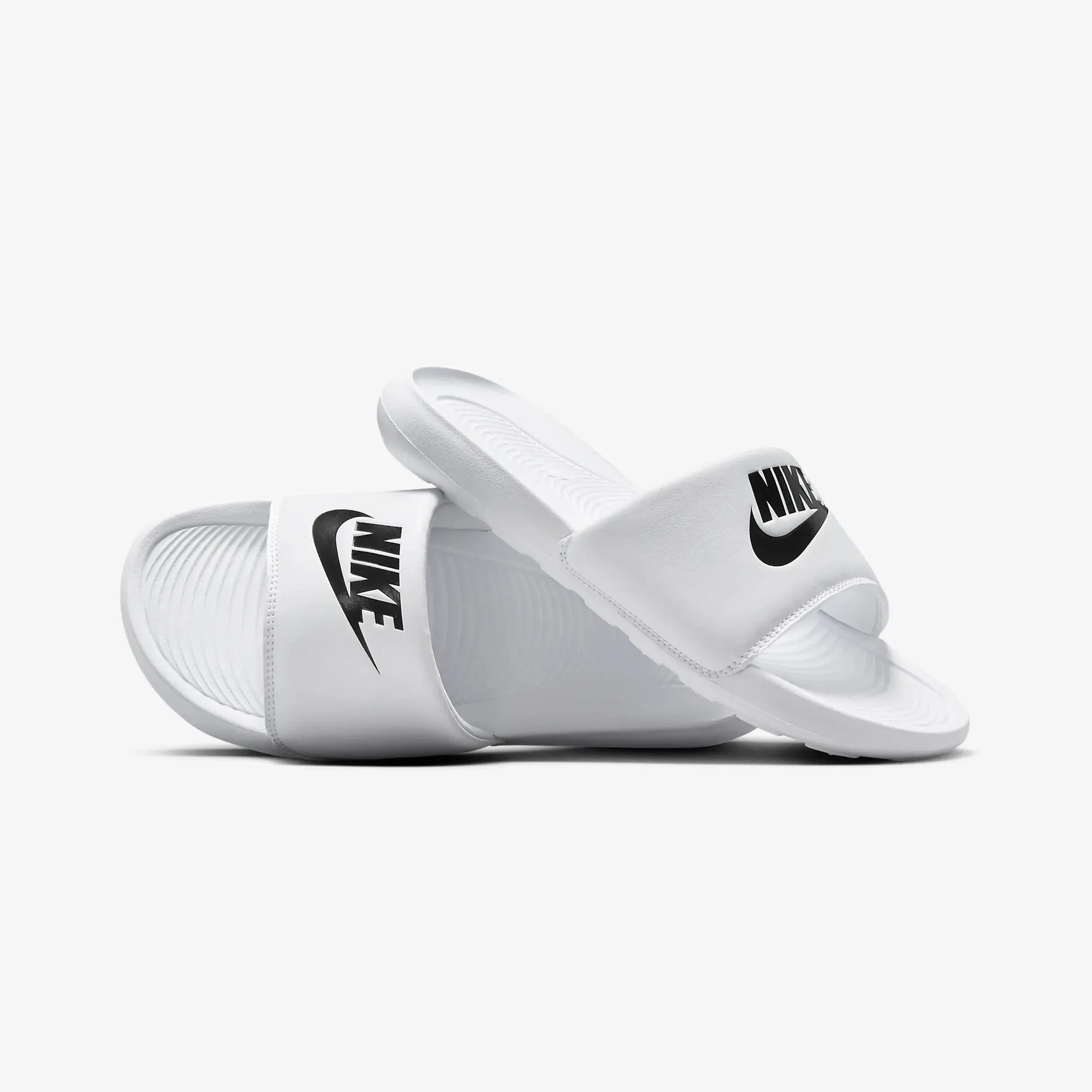 Nike | WMN'S VICTORI ONE  { WHITE
