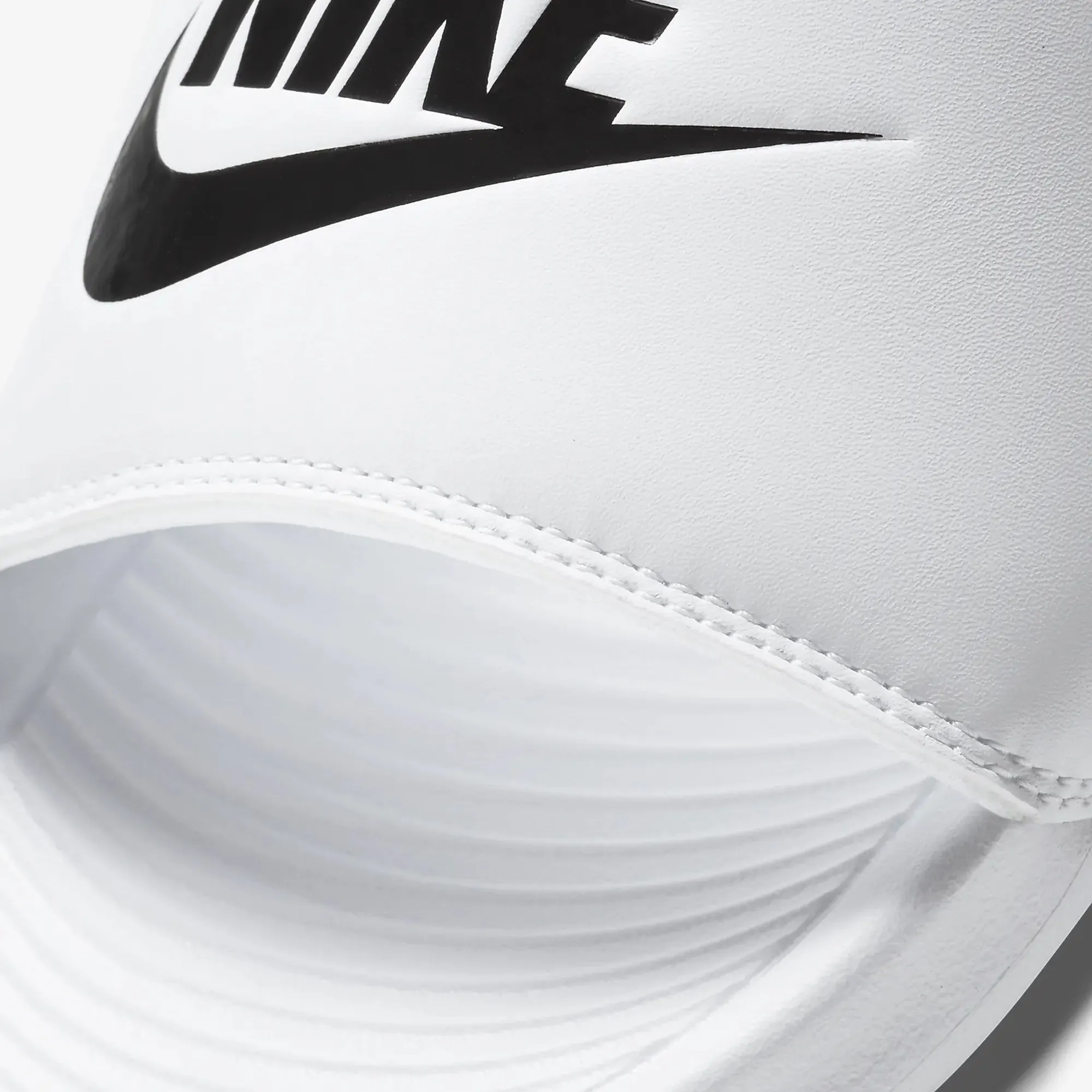 Nike | WMN'S VICTORI ONE  { WHITE